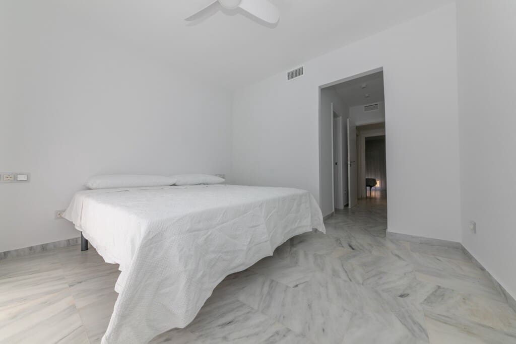 3 bedroom Apartment for holiday rental in Estepona with pool - € 1,500 (Ref: 9564263)