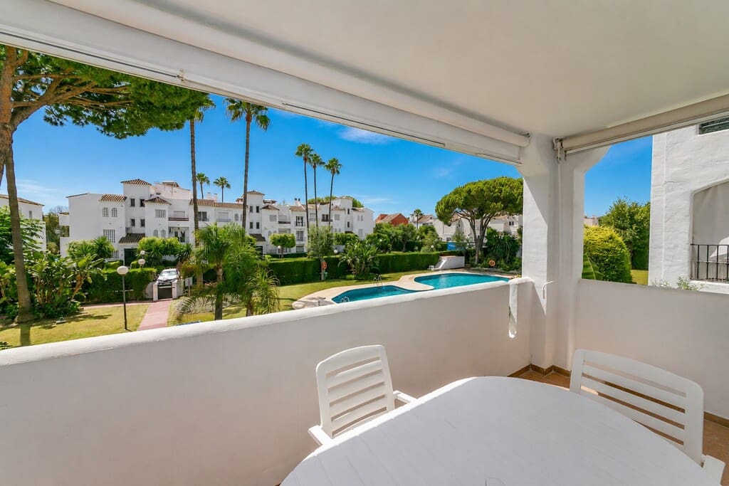 3 bedroom Apartment for holiday rental in Estepona with pool - € 1,500 (Ref: 9564263)