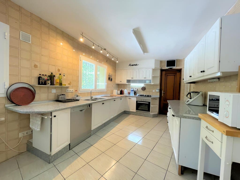 7 bedroom Villa for sale in Mijas with pool garage - € 1,600,000 (Ref: 9570457)