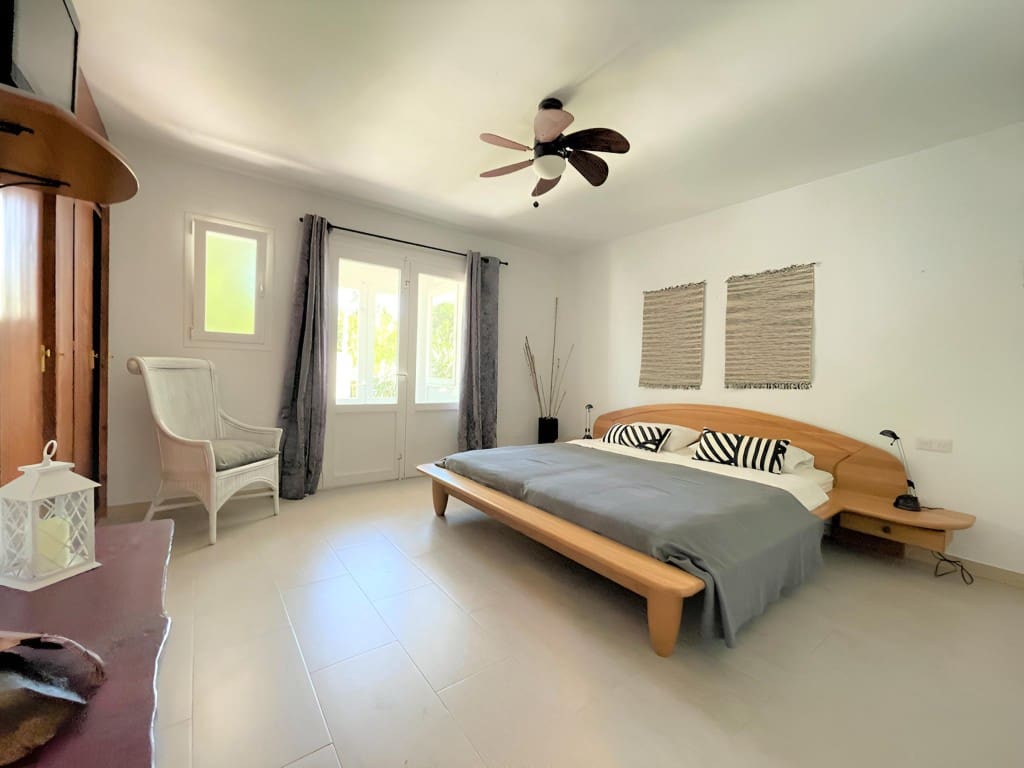 7 bedroom Villa for sale in Mijas with pool garage - € 1,600,000 (Ref: 9570457)