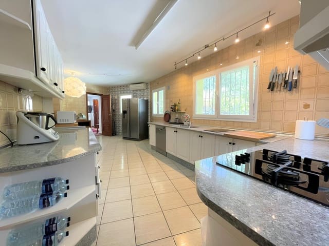 7 bedroom Villa for sale in Mijas with pool garage - € 1,600,000 (Ref: 9570457)