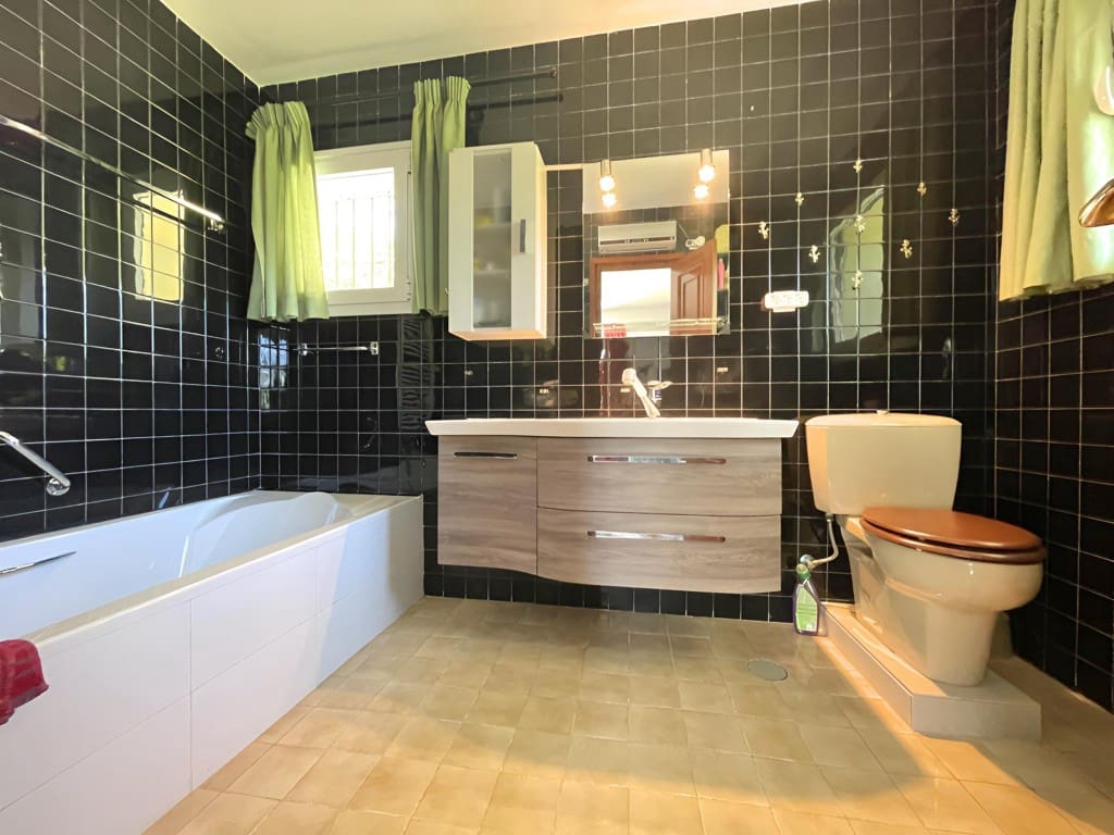 7 bedroom Villa for sale in Mijas with pool garage - € 1,600,000 (Ref: 9570457)