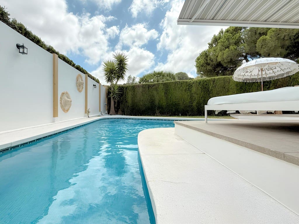 Chalet de 3 habitaciones en La Cala de Mijas en venta con piscina garaje - 1.095.000 € (Ref: 9585317)