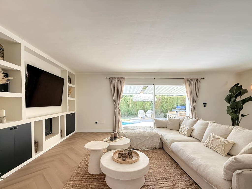 Chalet de 3 habitaciones en La Cala de Mijas en venta con piscina garaje - 1.095.000 € (Ref: 9585317)