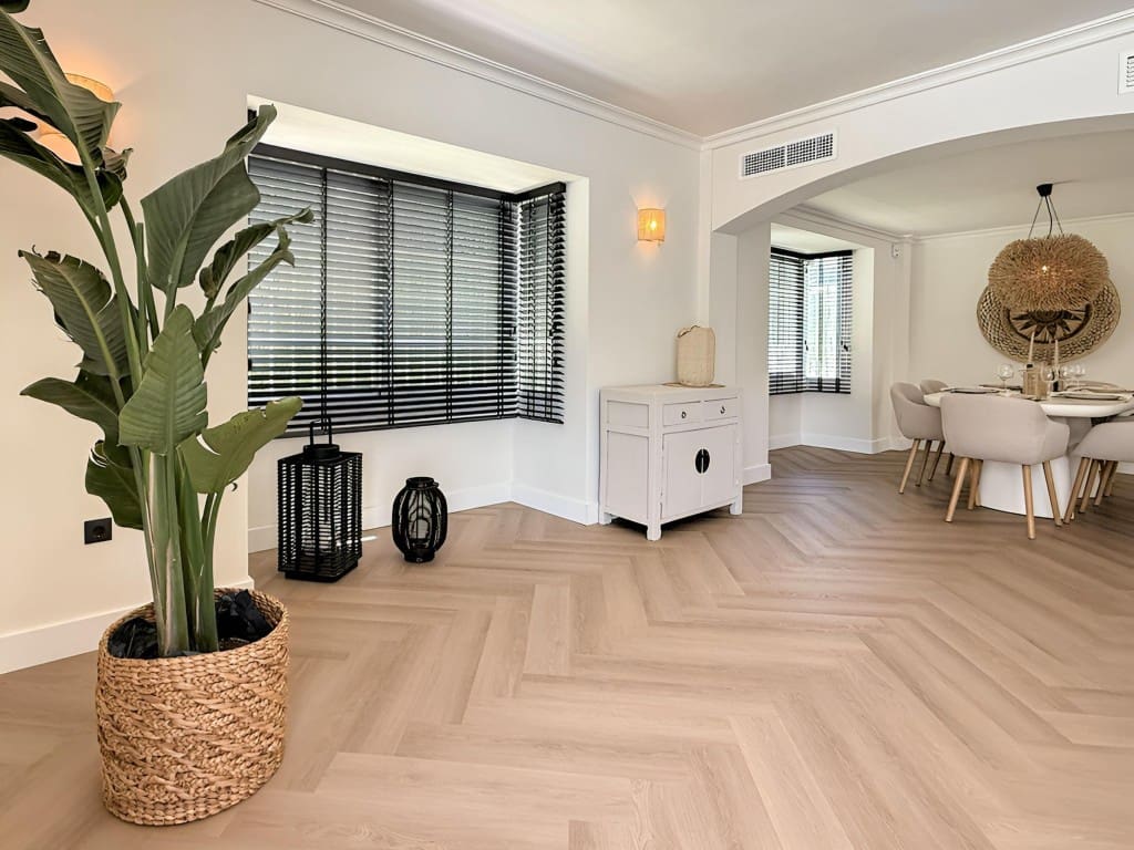 Chalet de 3 habitaciones en La Cala de Mijas en venta con piscina garaje - 1.095.000 € (Ref: 9585317)