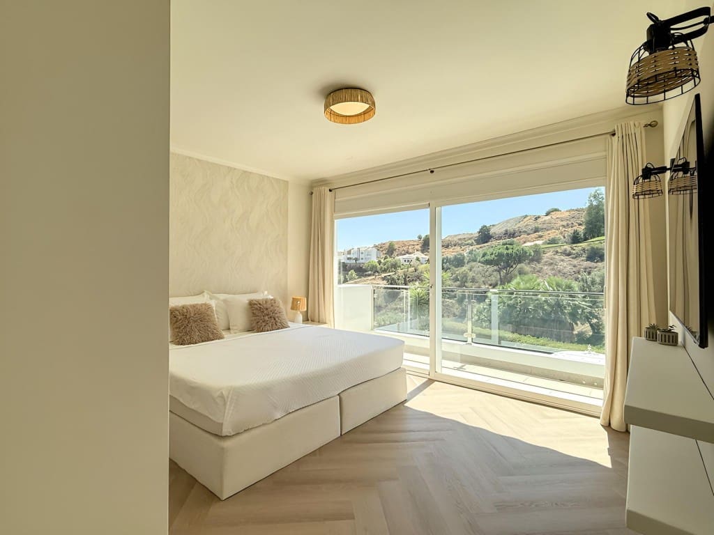 Chalet de 3 habitaciones en La Cala de Mijas en venta con piscina garaje - 1.095.000 € (Ref: 9585317)