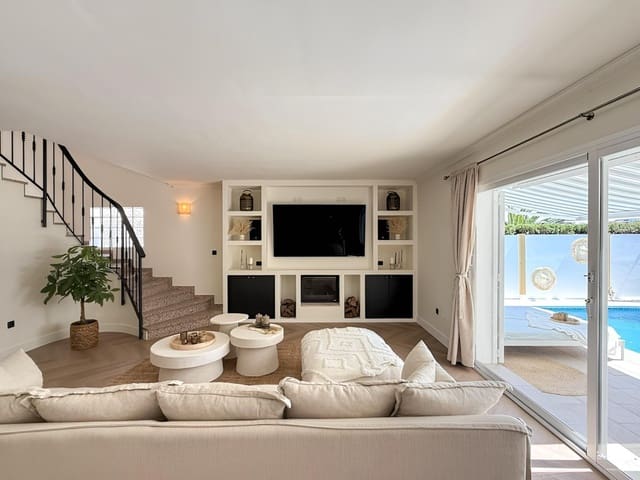 Chalet de 3 habitaciones en La Cala de Mijas, Mijas en venta con piscina garaje - 1.095.000 € (Ref: 9585317)