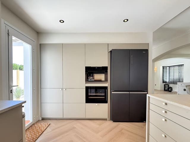 Chalet de 3 habitaciones en La Cala de Mijas, Mijas en venta con piscina garaje - 1.095.000 € (Ref: 9585317)