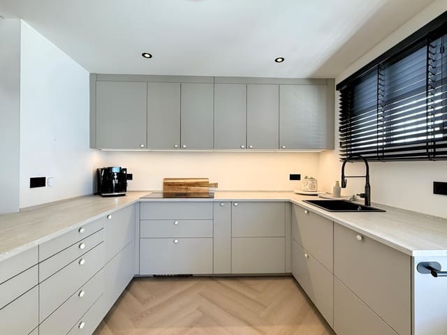 Chalet de 3 habitaciones en La Cala de Mijas, Mijas en venta con piscina garaje - 1.095.000 € (Ref: 9585317)