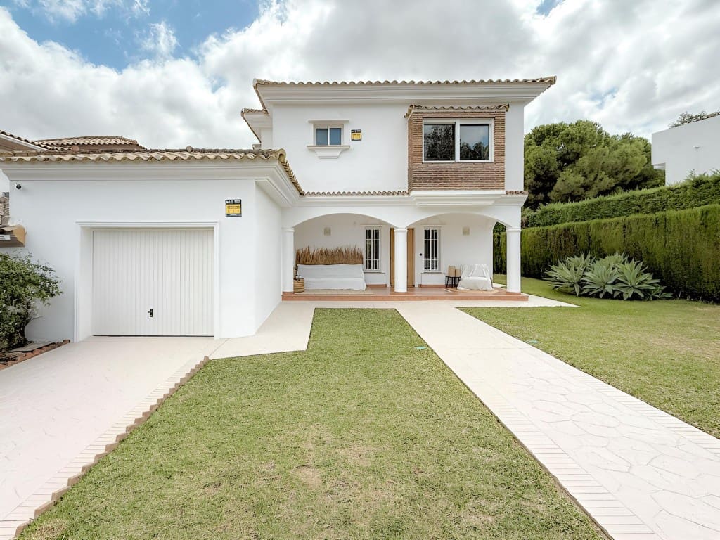 Chalet de 3 habitaciones en La Cala de Mijas en venta con piscina garaje - 1.095.000 € (Ref: 9585317)