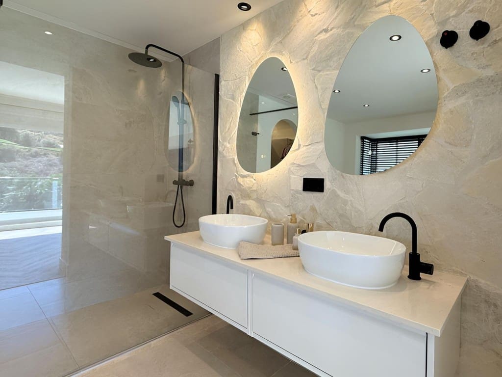 Chalet de 3 habitaciones en La Cala de Mijas en venta con piscina garaje - 1.095.000 € (Ref: 9585317)