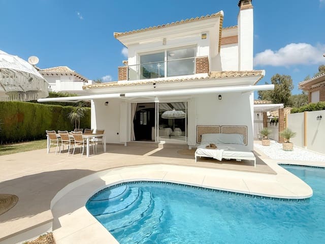 Chalet de 3 habitaciones en La Cala de Mijas, Mijas en venta con piscina garaje - 1.095.000 € (Ref: 9585317)