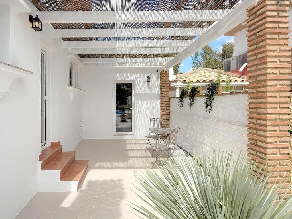 Chalet de 3 habitaciones en La Cala de Mijas en venta con piscina garaje - 1.095.000 € (Ref: 9585317)