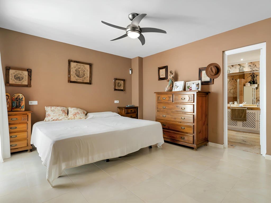 3 chambre Appartement à vendre à Nueva Andalucia avec piscine - 630 000 € (Ref: 9585318)