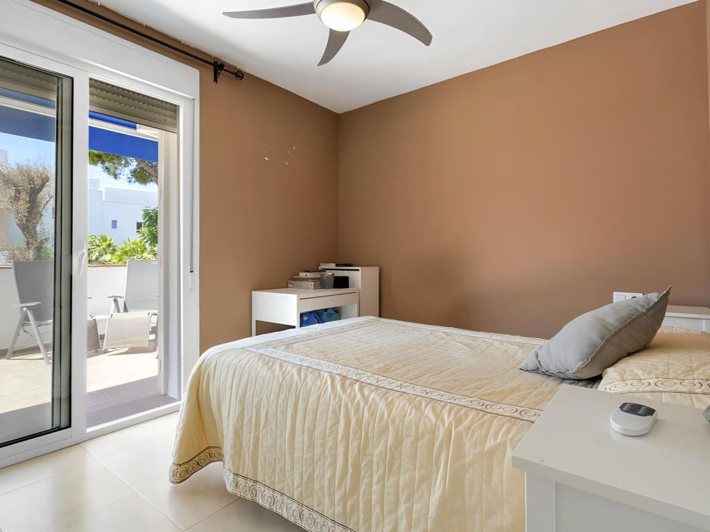 3 chambre Appartement à vendre à Nueva Andalucia avec piscine - 630 000 € (Ref: 9585318)