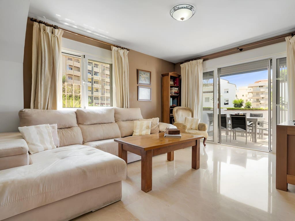 3 chambre Appartement à vendre à Nueva Andalucia avec piscine - 630 000 € (Ref: 9585318)