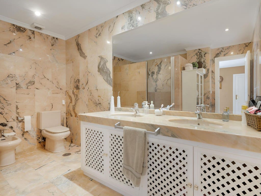 3 chambre Appartement à vendre à Nueva Andalucia avec piscine - 630 000 € (Ref: 9585318)