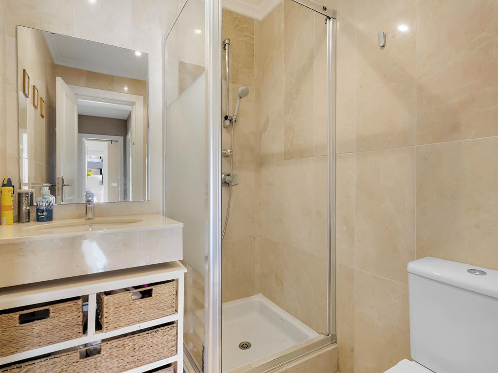 3 chambre Appartement à vendre à Nueva Andalucia avec piscine - 630 000 € (Ref: 9585318)