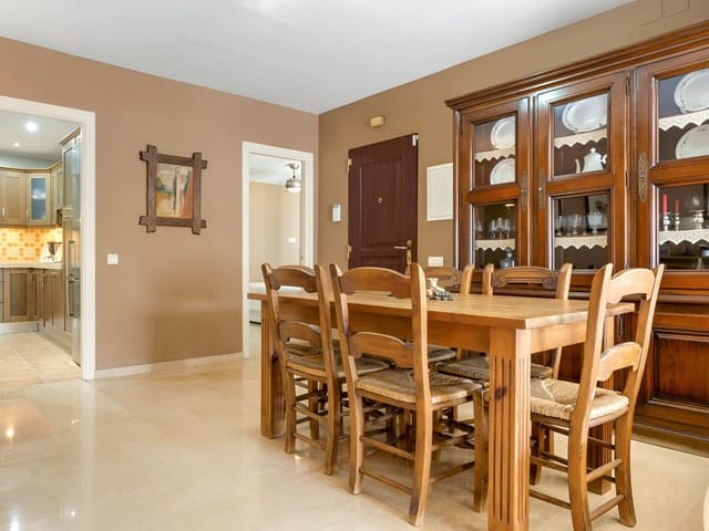 3 chambre Appartement à vendre à Nueva Andalucia, Marbella avec piscine - 630 000 € (Ref: 9585318)