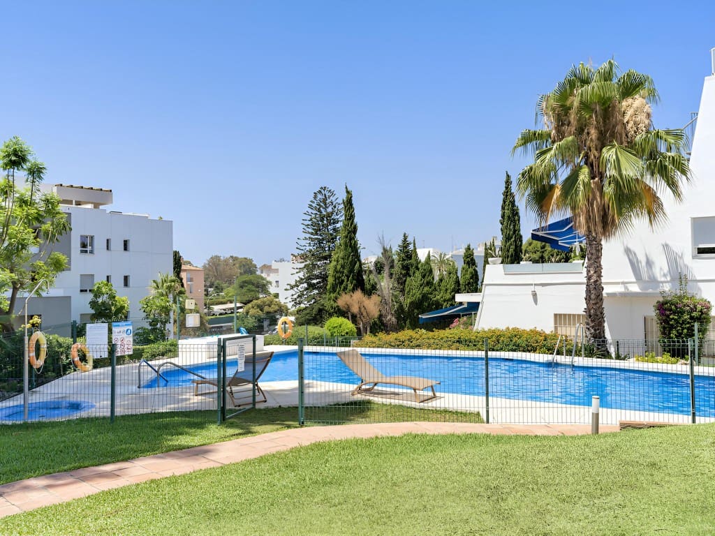 3 chambre Appartement à vendre à Nueva Andalucia avec piscine - 630 000 € (Ref: 9585318)
