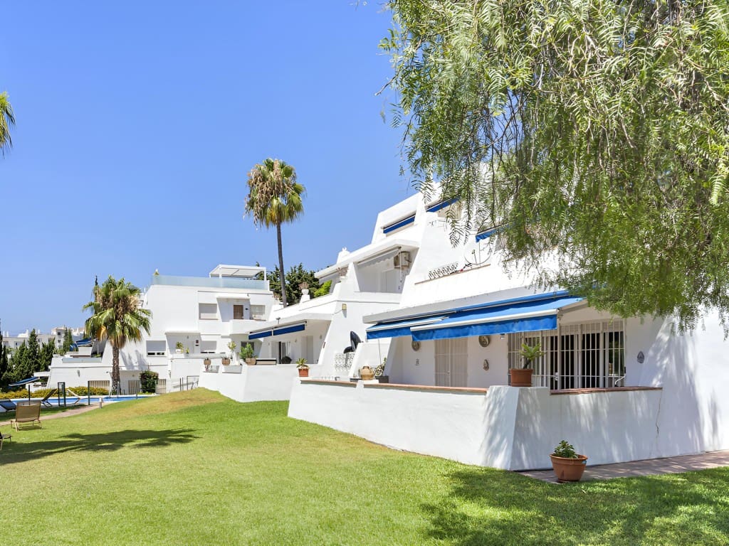 3 chambre Appartement à vendre à Nueva Andalucia avec piscine - 630 000 € (Ref: 9585318)