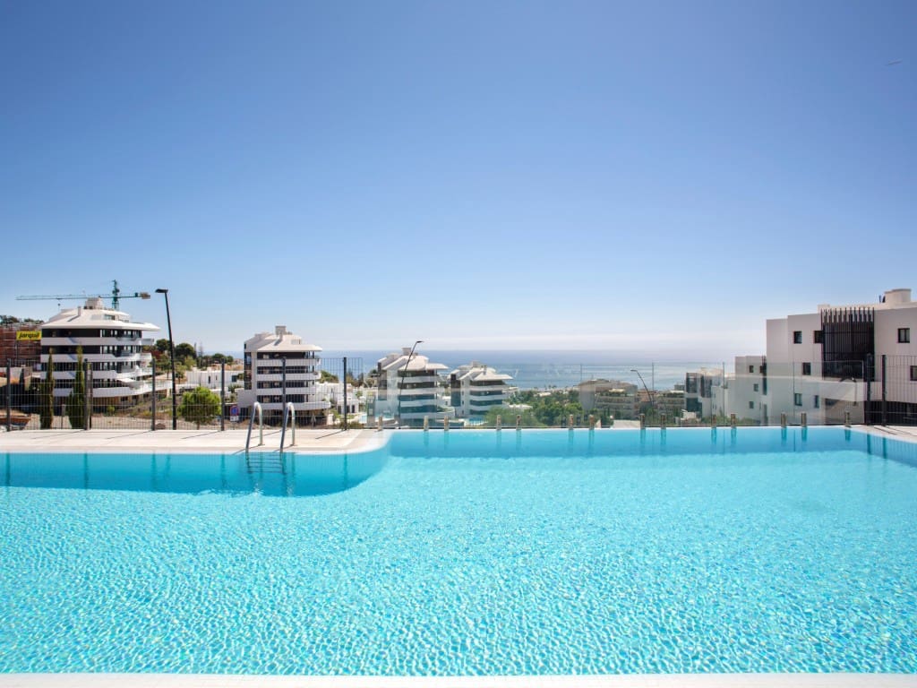 2 soveværelse Lejlighed til salg i Fuengirola med swimmingpool - € 695.000 (Ref: 9585319)