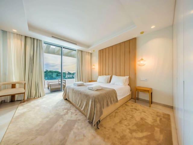 5 quarto Moradia para venda em Elviria, Marbella com piscina garagem - 4 200 000 € (Ref: 9590642)