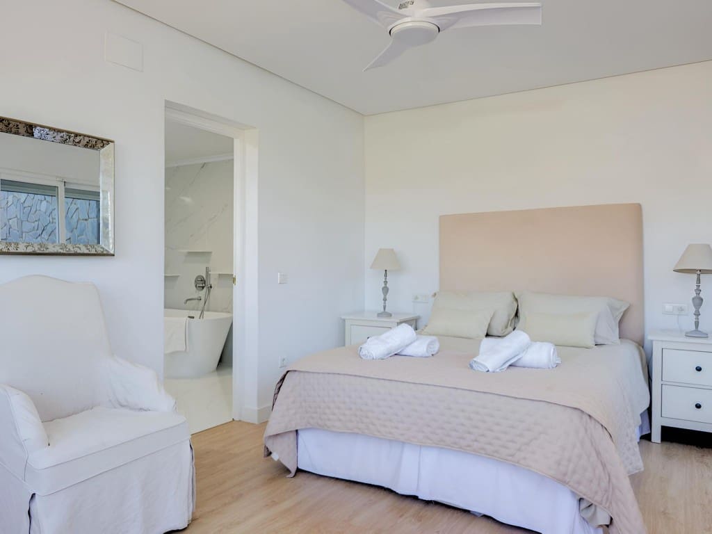 6 bedroom Villa for sale in Mijas with pool garage - € 1,850,000 (Ref: 9590643)