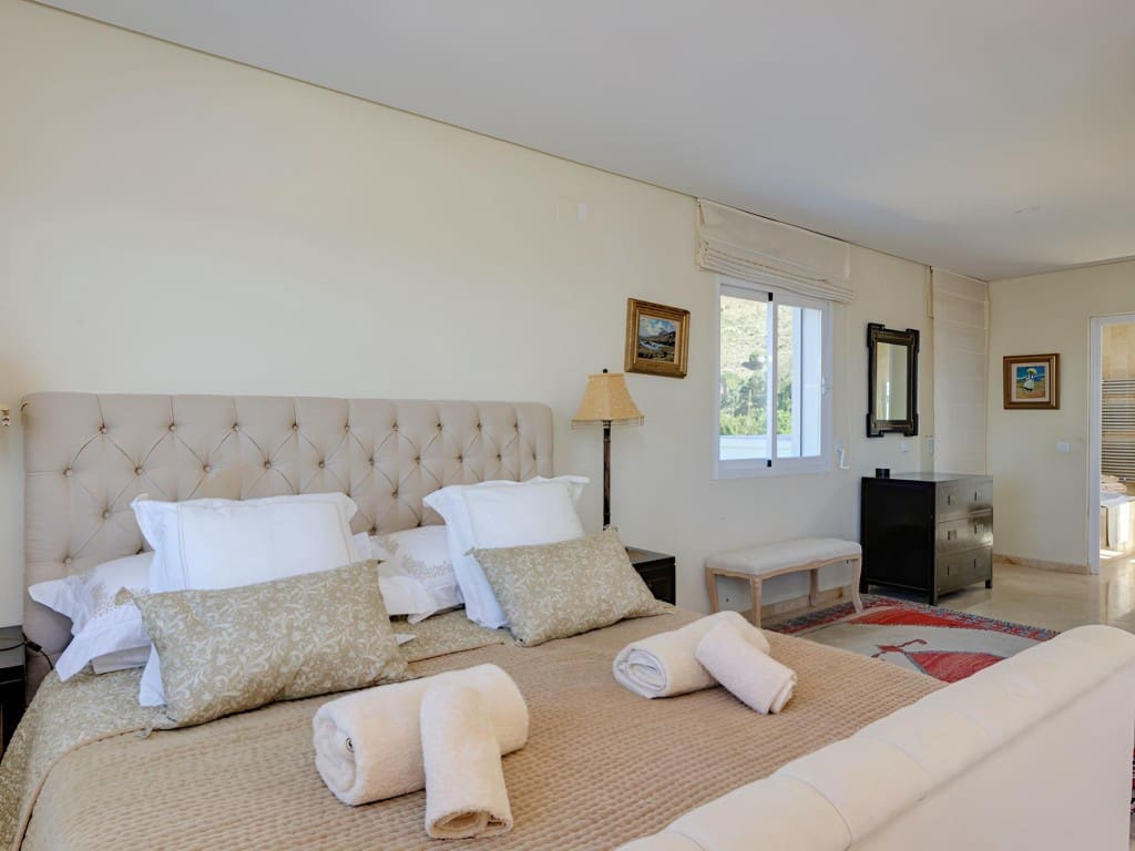 6 bedroom Villa for sale in Mijas with pool garage - € 1,850,000 (Ref: 9590643)