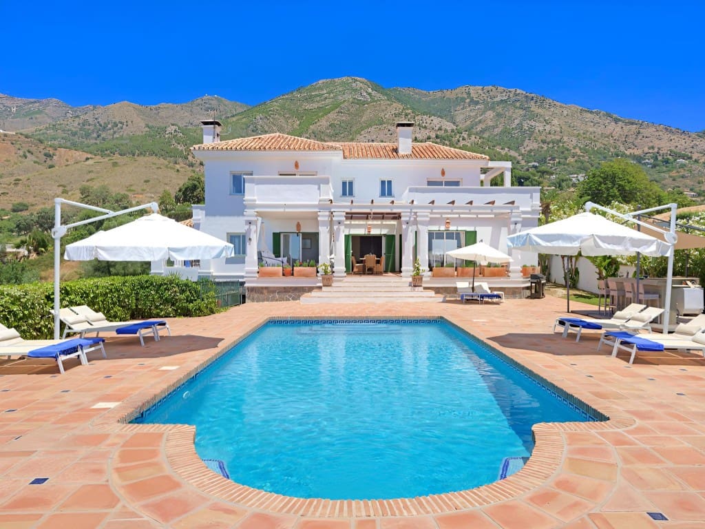 6 bedroom Villa for sale in Mijas with pool garage - € 1,850,000 (Ref: 9590643)