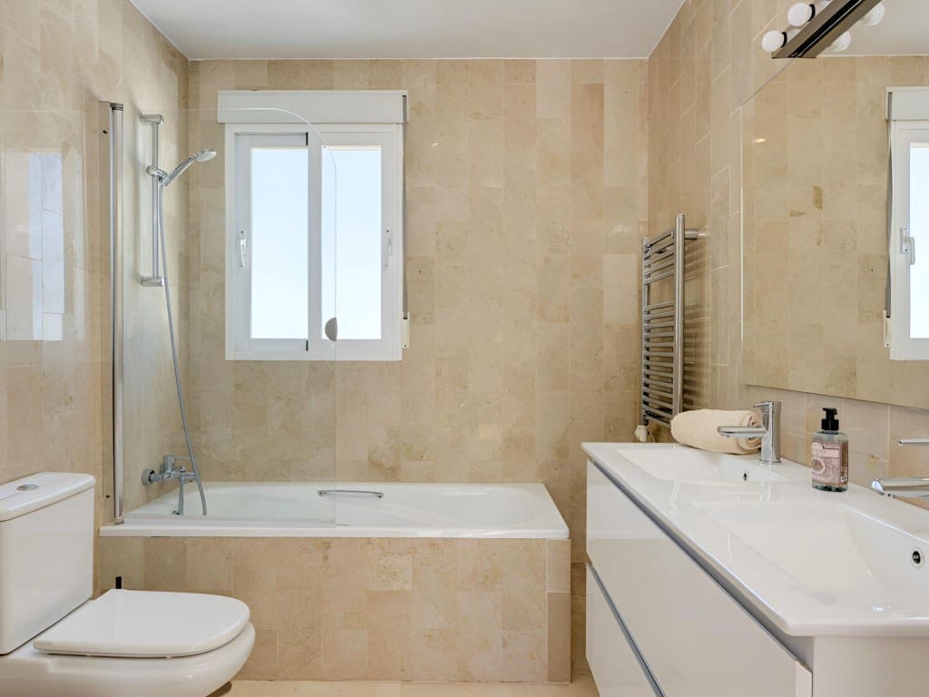 6 bedroom Villa for sale in Mijas with pool garage - € 1,850,000 (Ref: 9590643)