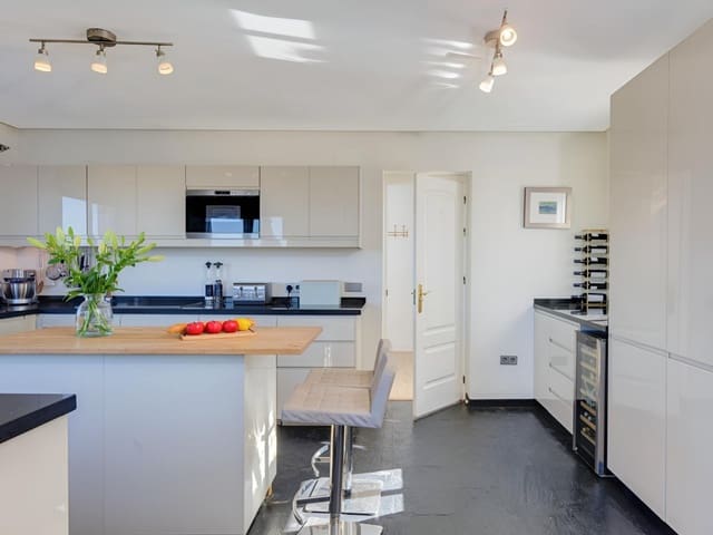 6 bedroom Villa for sale in Mijas with pool garage - € 1,850,000 (Ref: 9590643)