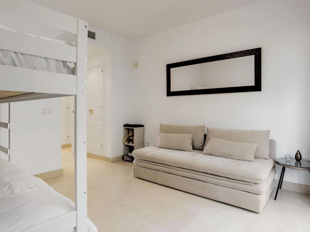 2 makuuhuone Huoneisto myytävänä paikassa Los Arqueros mukana uima-altaan - 469 950 € (Ref: 9594580)