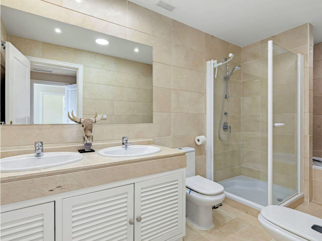 4 soveværelse Byhus til salg i Los Arqueros med swimmingpool garage - € 1.050.000 (Ref: 9598617)