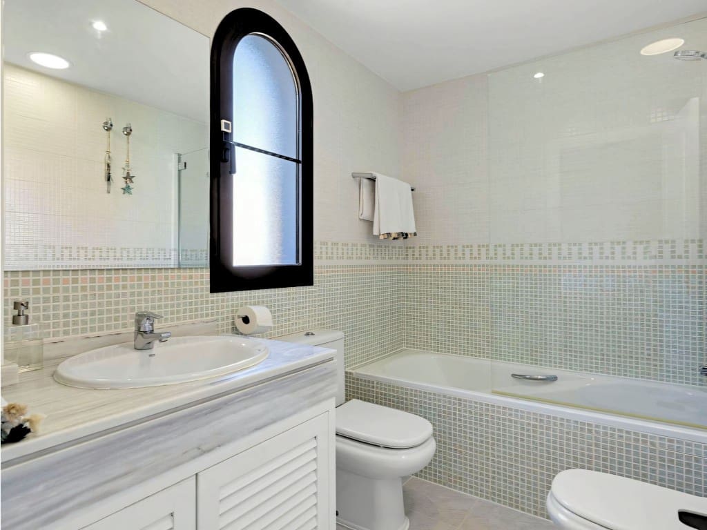 4 soveværelse Byhus til salg i Los Arqueros med swimmingpool garage - € 1.050.000 (Ref: 9598617)