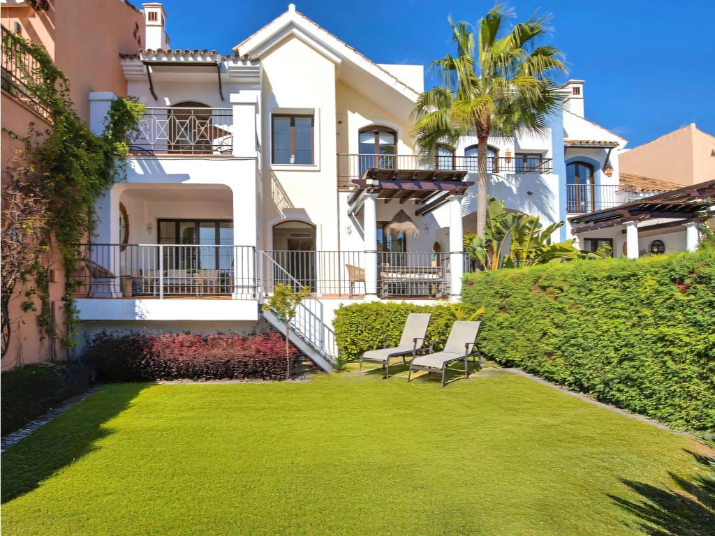 4 soveværelse Byhus til salg i Los Arqueros med swimmingpool garage - € 1.050.000 (Ref: 9598617)