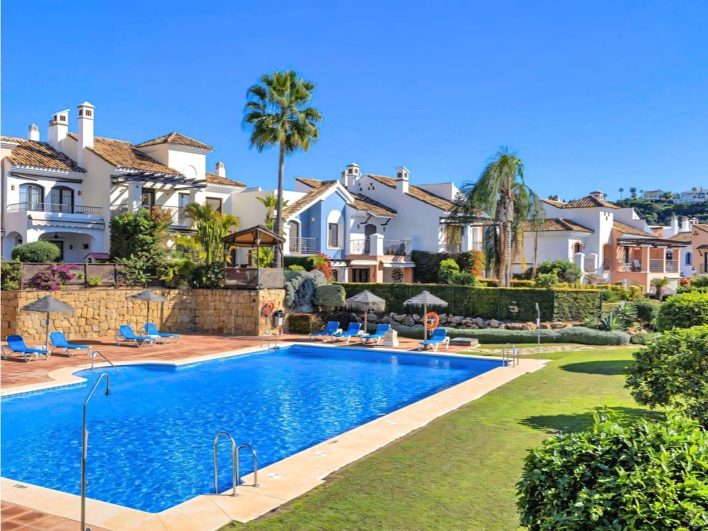 4 soveværelse Byhus til salg i Los Arqueros med swimmingpool garage - € 1.050.000 (Ref: 9598617)