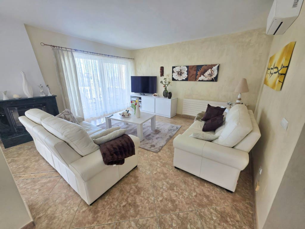 2 slaapkamer Villa te koop in Calahonda met zwembad garage - € 749.000 (Ref: 9600885)