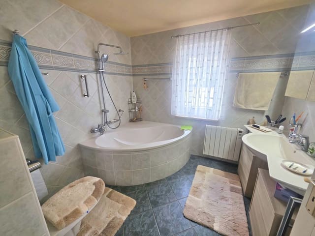 2 slaapkamer Villa te koop in Calahonda, Mijas met zwembad garage - € 749.000 (Ref: 9600885)