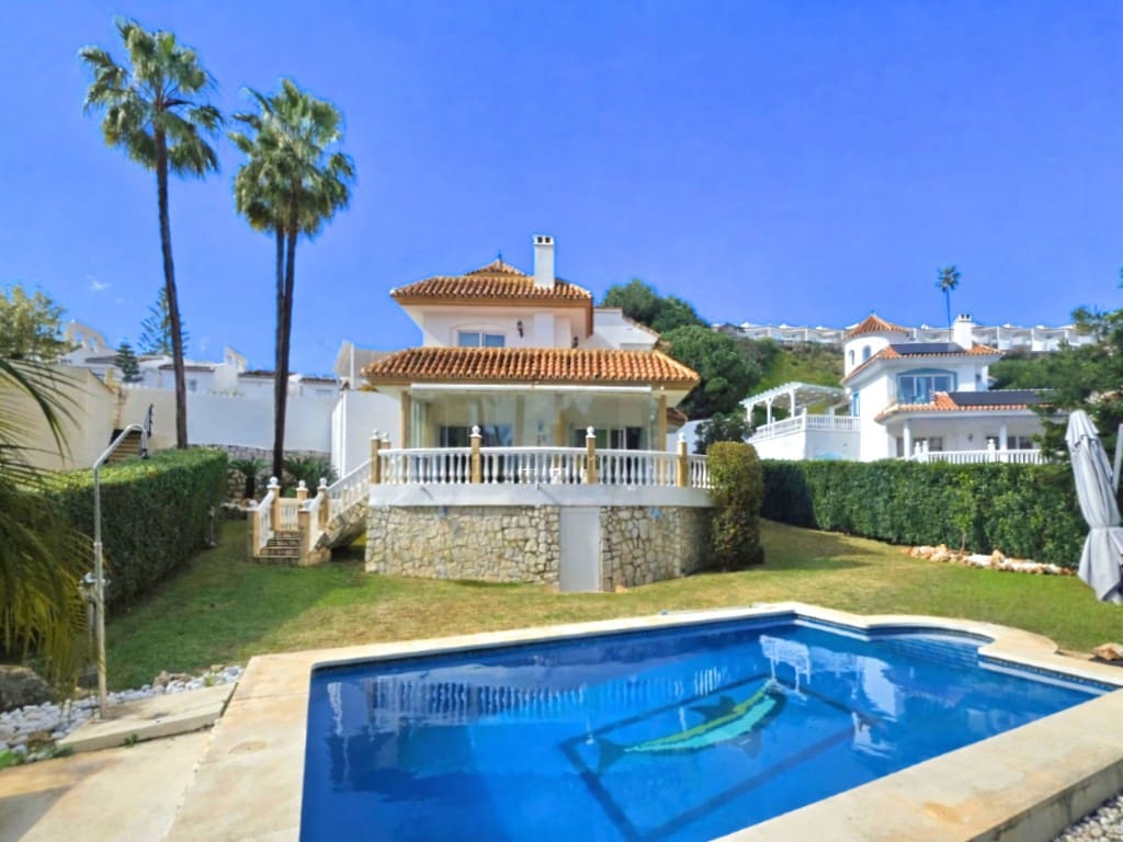 2 slaapkamer Villa te koop in Calahonda met zwembad garage - € 749.000 (Ref: 9600885)