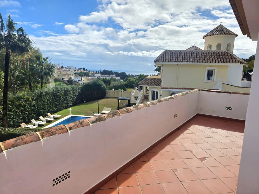 2 slaapkamer Villa te koop in Calahonda met zwembad garage - € 749.000 (Ref: 9600885)