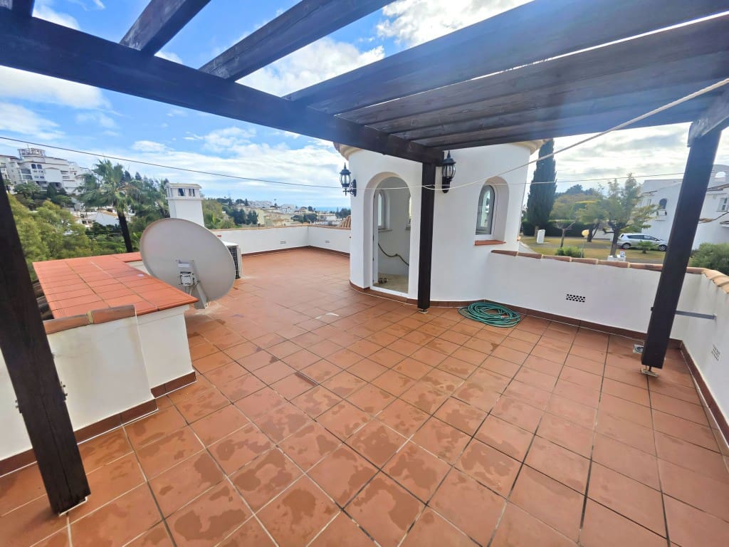 2 slaapkamer Villa te koop in Calahonda met zwembad garage - € 749.000 (Ref: 9600885)