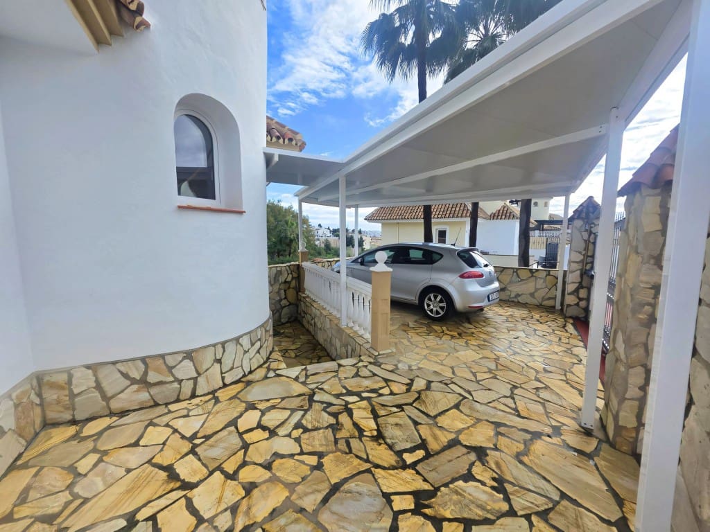 2 slaapkamer Villa te koop in Calahonda met zwembad garage - € 749.000 (Ref: 9600885)