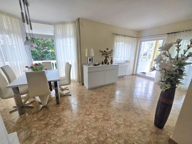 2 slaapkamer Villa te koop in Calahonda, Mijas met zwembad garage - € 749.000 (Ref: 9600885)