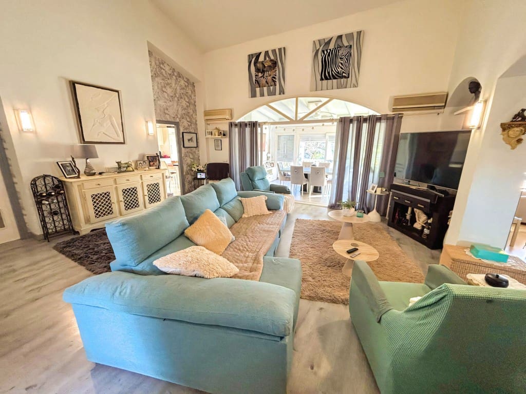 Finca/Casa Rural de 3 habitaciones en Estepona en venta con piscina garaje - 878.000 € (Ref: 9607145)