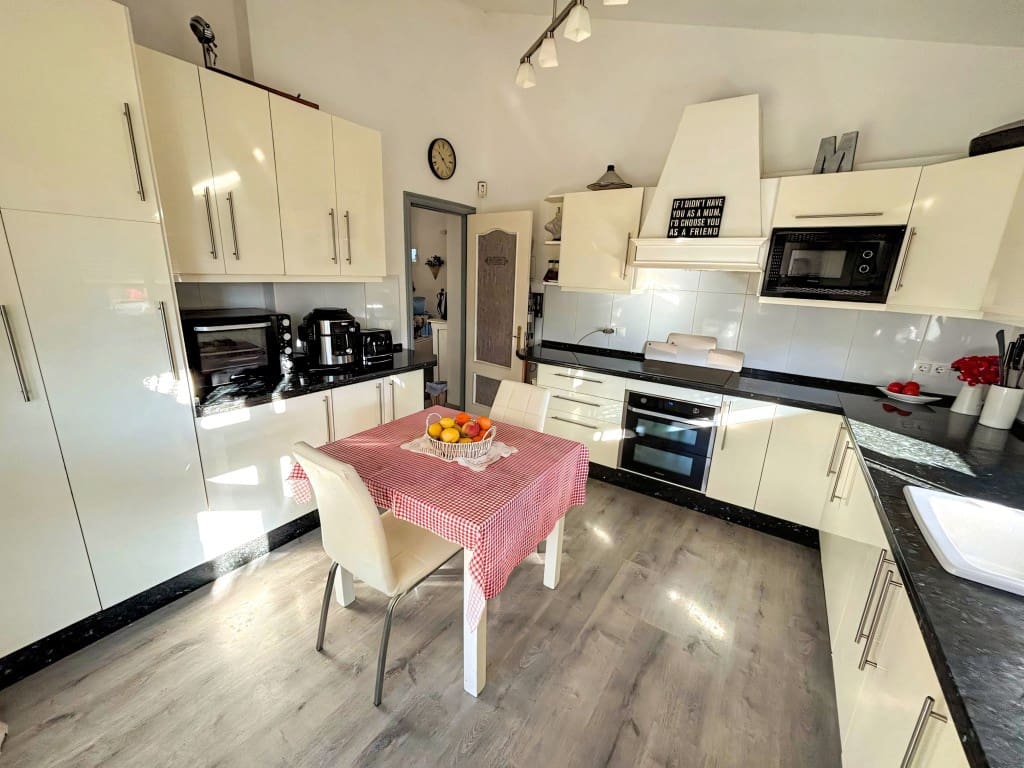 Finca/Casa Rural de 3 habitaciones en Estepona en venta con piscina garaje - 878.000 € (Ref: 9607145)