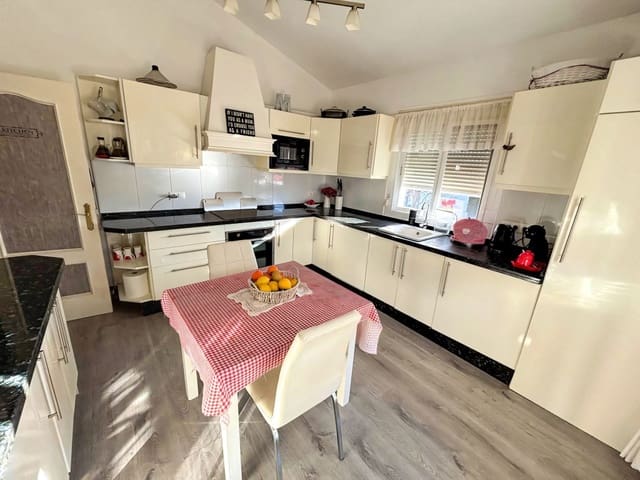 3 bedroom Finca/Country House for sale in Estepona with pool garage - € 878,000 (Ref: 9607145)