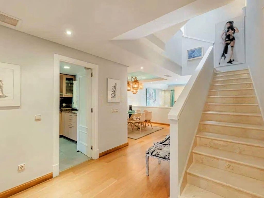 4 soveværelse Semi-Rækkehus til salg i Costalita med swimmingpool garage - € 1.095.000 (Ref: 9610767)