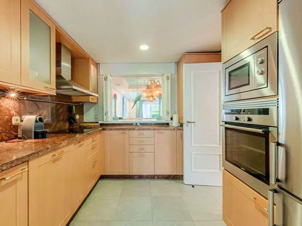 4 soveværelse Semi-Rækkehus til salg i Costalita med swimmingpool garage - € 1.095.000 (Ref: 9610767)