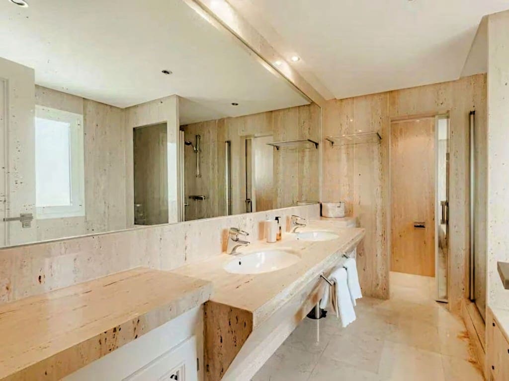 4 soveværelse Semi-Rækkehus til salg i Costalita med swimmingpool garage - € 1.095.000 (Ref: 9610767)